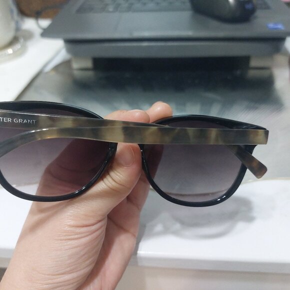 Simple Foster Grant Sunglasses DG0824 FGL Black Summer Must Have Shades - Picture 4 of 11